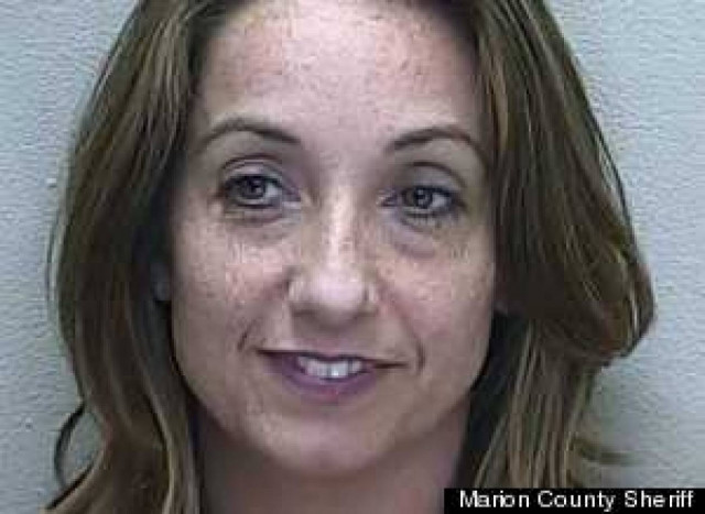 ΣΟΚ: Εργαζόμενη σε σχολείο έστελνε γυμνές φωτογραφίες της σε μαθητές