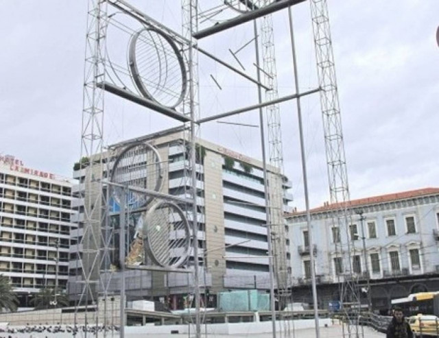 Έληξε ο συναγερμός στην Ομόνοια με την κωφάλαλη