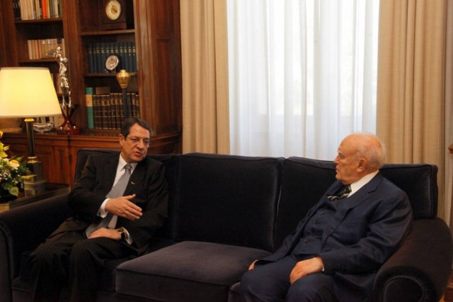 Το Κυπριακό στο επίκεντρο της συνάντησης Παπούλια – Αναστασιάδη