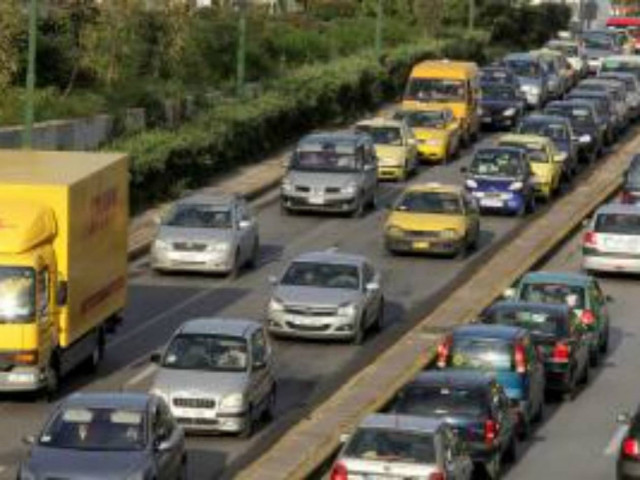 ΤΩΡΑ: Κυκλοφοριακό κομφούζιο στην Αθηνών - Λαμίας