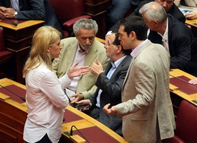 «Διχασμός» στον ΣΥΡΙΖΑ για το φλέρτ με τους «Καραμανλικούς»