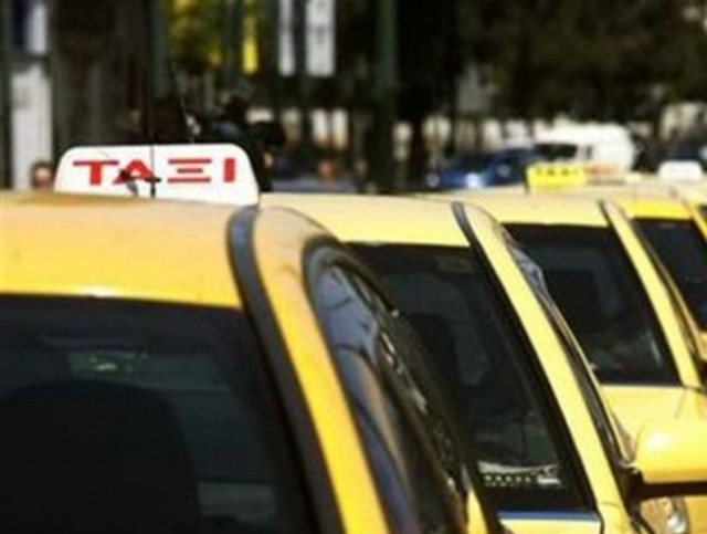 «Σαφάρι» ελέγχων για τις πλαστές άδειες και τις πιάτσες των ταξί