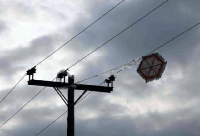 Δείτε τι πρέπει να κάνετε αν ο χαρταετός μπλεχτεί σε καλώδια της ΔΕΗ