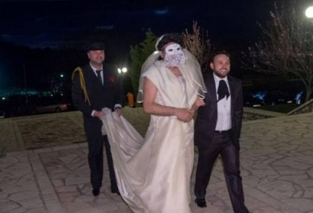 Πάτρα: Άλλη περίμεναν για νύφη και άλλη... έφθασε! (pics)