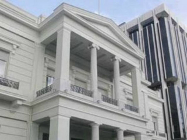 Φωτιά στο πάρκινγκ του Υπ. Εξωτερικών- Ζημιές σε αυτοκίνητα