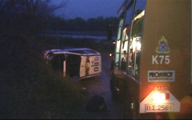 Ανετράπη περιπολικό στη Λαμία - Τραυματίστηκε αστυνομικός (pics)