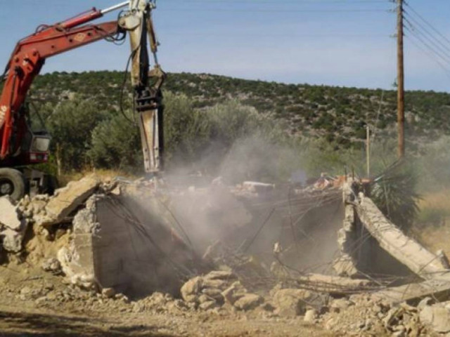Ξεκίνησε η κατεδάφιση αυθαιρέτων