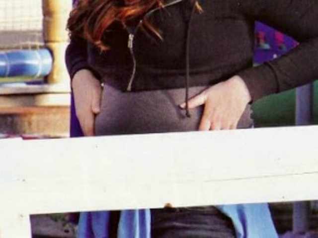 Η Σίσσυ φουσκώνει! Δείτε την κοιλίτσα της! (φωτο)