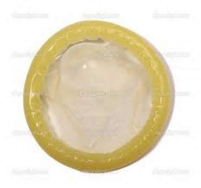 3χρονος βρήκε... προφυλακτικό σε παιδότοπο φαστφουντάδικο και το έφαγε