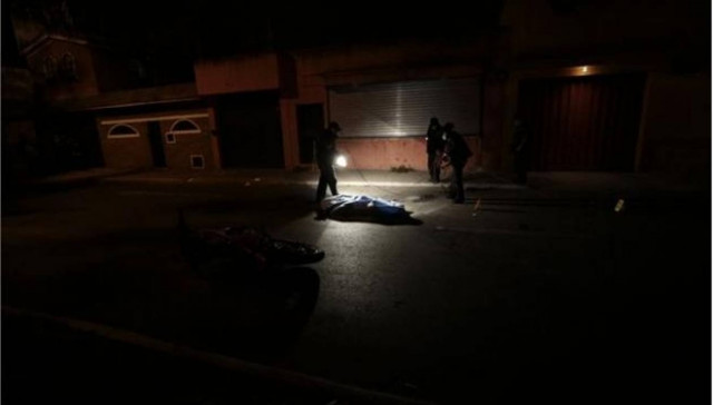 Πολίτες λιντσάρισαν και έκαψαν ζωντανό έναν άνδρα