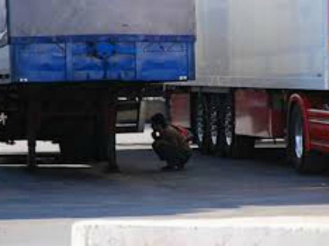 Δεκάδες συλλήψεις διακινητών στο λιμάνι της Πάτρας