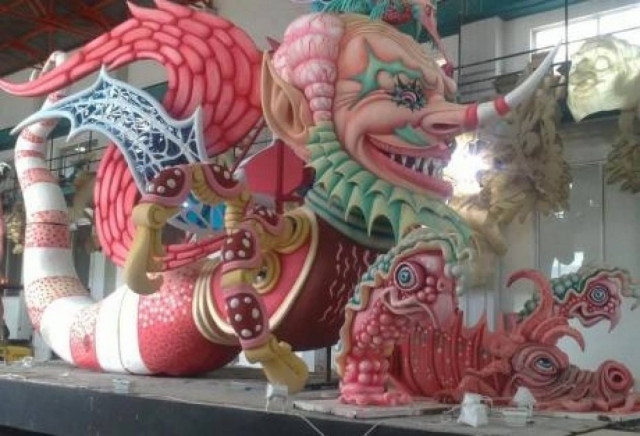 Μπορεί και να ακυρωθεί η αποψινή πρώτη παρέλαση των αρμάτων στην Πάτρα