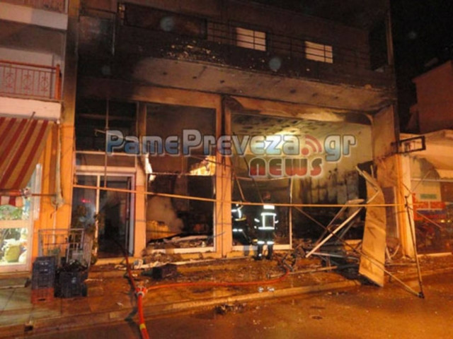 Βιβλιοπωλείο τυλίχθηκε στις φλόγες
