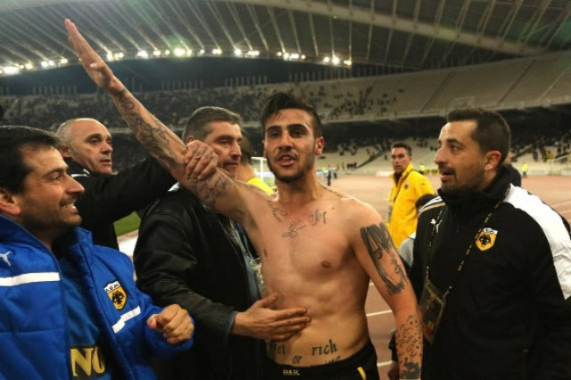 Χρυσή Αυγή για Κατίδη: Ο ποδοσφαιριστής χαιρέτησε εθνικιστικά