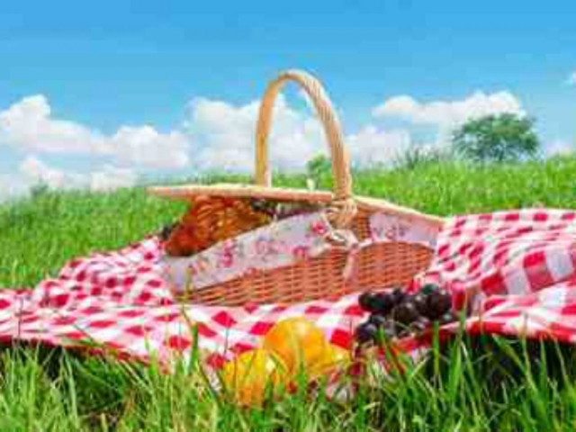 Καθαρά Δευτέρα: Χαρταετός, ταραμοσαλάτα, λαγάνα και... βλάχικοι γάμοι!