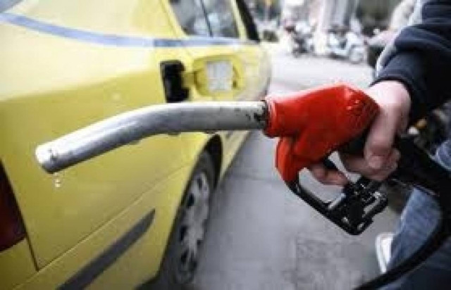 Κατά 35% συρρικνώθηκε η αγορά πετρελαιοειδών την πενταετία 2008- 2012