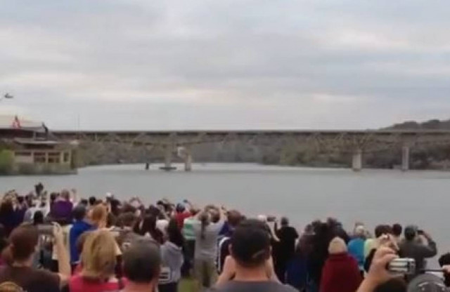 Βίντεο: Εντυπωσιακή κατεδάφιση γέφυρας