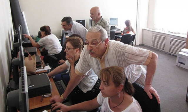 Οι Ελβετoί δημόσιοι υπάλληλοι θα καθαρίζουν τους χώρους εργασίας τους