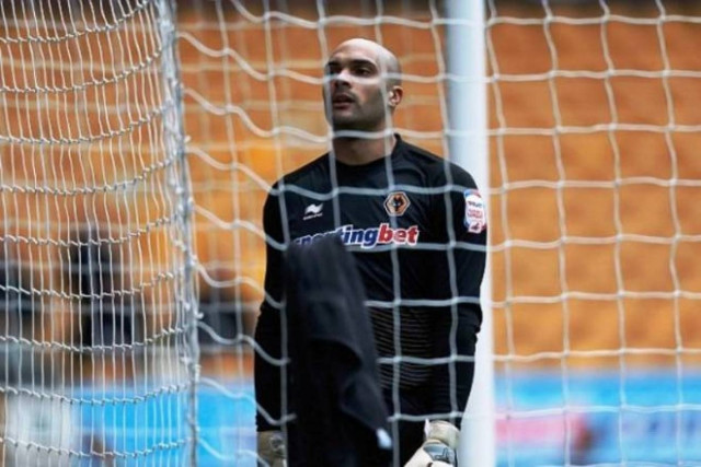 Απίστευτο: Τερματοφύλακας έσπασε το χέρι του απ' τα... νεύρα του!