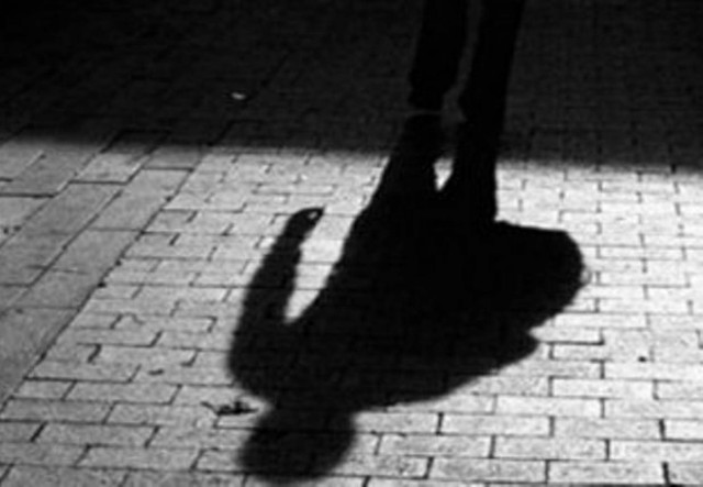 Έσκυψε και τότε αποκάλυψε το μυστικό του!