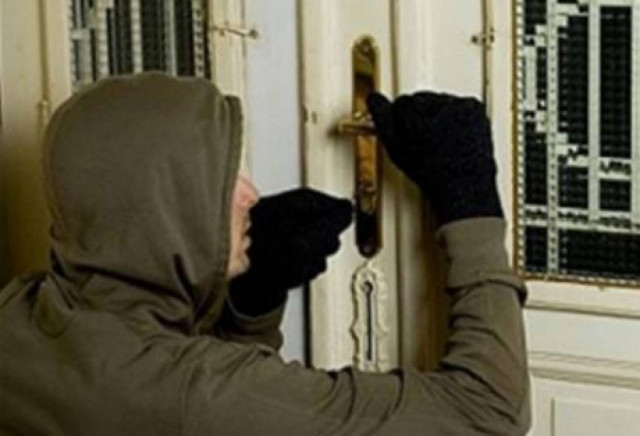 Διαρρήκτης επέστρεψε με τόκο τα χρήματα που είχε κλέψει 30 χρόνια πριν