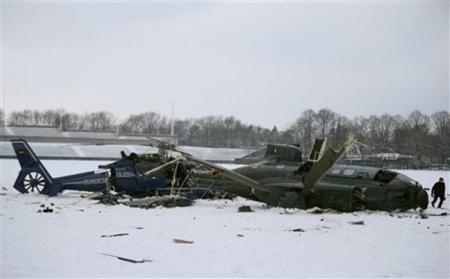 Σύγκρουση δυο ελικοπτέρων στον αέρα - Ένας νεκρός