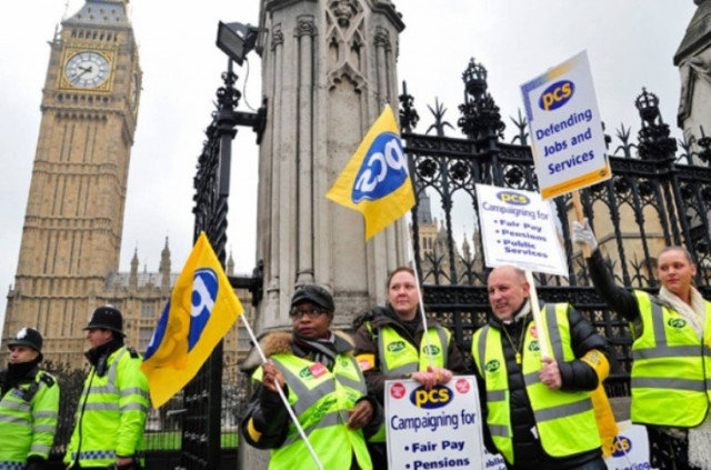 Στους δρόμους και οι Βρετανοί δημόσιοι υπάλληλοι