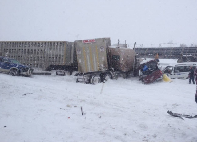 Απίστευτη καραμπόλα με 100 τραυματίες στον Καναδά!