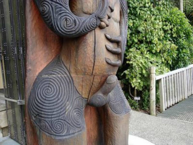 Τατουάζ στο πέος του προκάλεσε μόνιμη στύση!