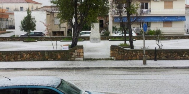 «Άσπρισε» η Ξάνθη από την έντονη χαλαζόπτωση