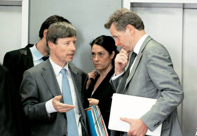 Επιστρέφει η τρόικα με άγριες διαθέσεις