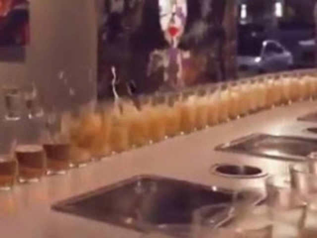 Αυτός είναι ο καλύτερος barman στο κόσμο!