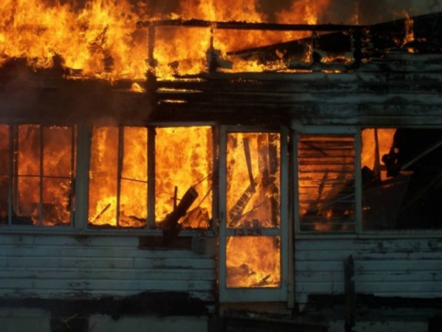 Τριάντα νεκροί από πυρκαγιά σε καταυλισμό προσφύγων