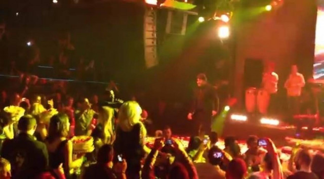 Δείτε τον Κιάμο να κάνει... ντουέτο με τον Πέτγουεϊ (Video)