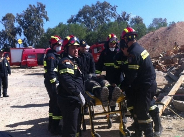 «Σεισμός» στην Κρήτη-«Εγκλωβισμένοι» στα συντρίμμια (pics-vid)