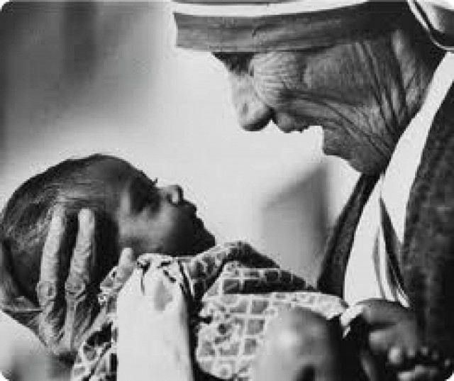 Η ελληνική πρεσβεία στα Τίρανα τιμά τη Μητέρα Τερέζα