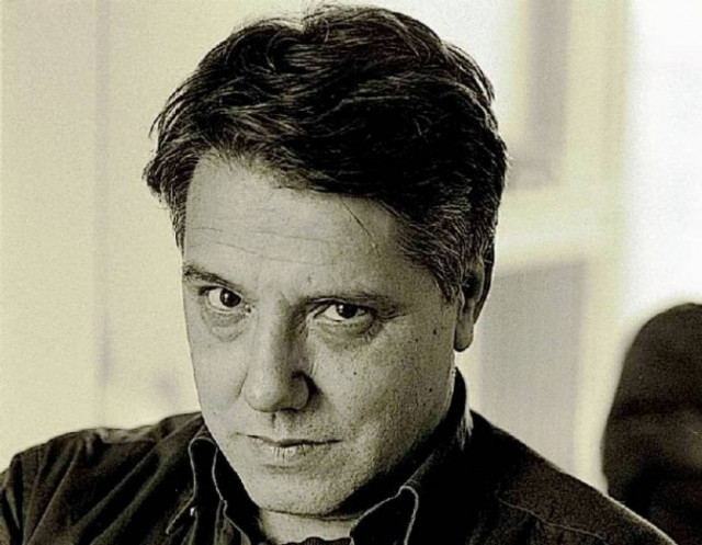 Ο Ανδρέας Στάικος για την παράσταση «Ακούω φωνές»