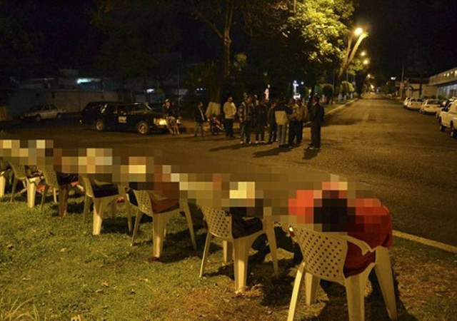 Εκτέλεσαν εφτά άνδρες σε κοινή θέα στην κεντρική πλατεία!