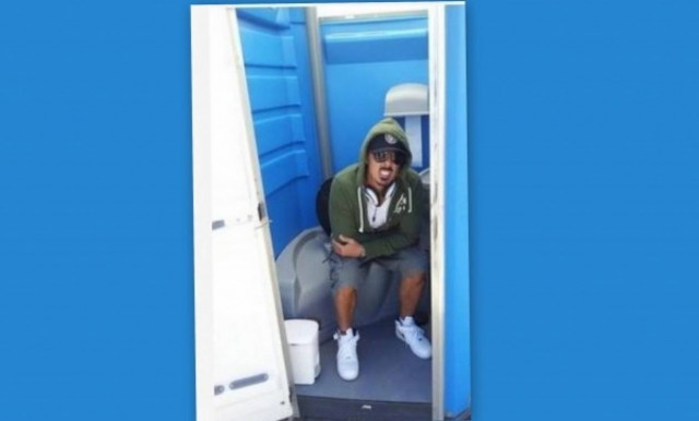 Απίστευτο: Ο Νίβο σφίγγεται στην... τουαλέτα και καμαρώνει!