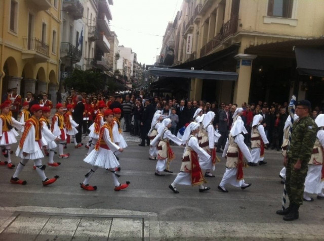 Κανένας Βουλευτής στην παρέλαση της Πάτρας πλην του Νικολόπουλου