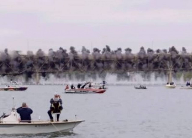 Βίντεο: Κατεδάφιση γέφυρας σε σούπερ slow motion