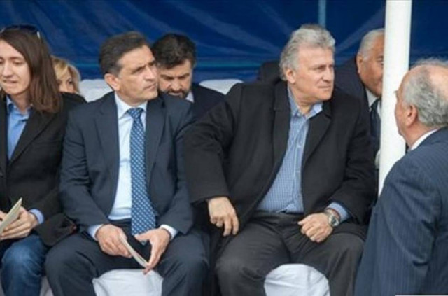 Ο Ψωμιάδης κάθησε ξανά στις θέσεις των επισήμων