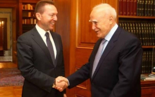 Ο Στουρνάρας ενημερώνει Παπούλια και πολιτικούς αρχηγούς