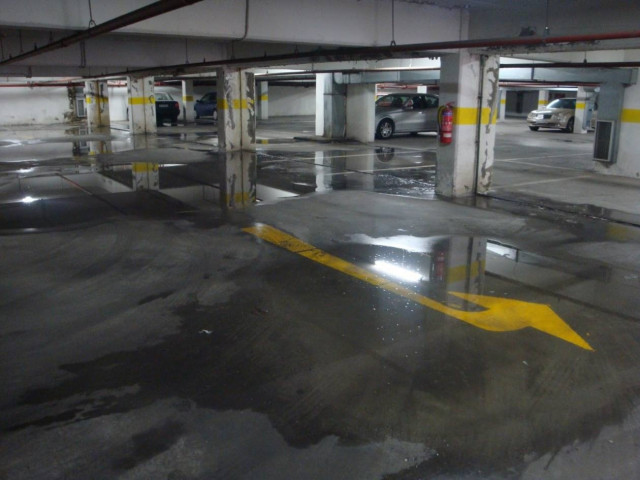 Βίντεο: Πλημμύρισε (ξανά) το δημοτικό πάρκινγκ της Ξάνθης