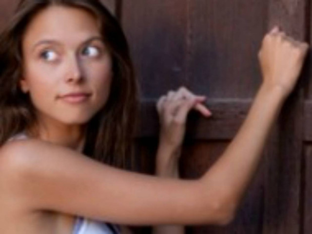 Γιατί λέμε χτύπα ξύλο και χτυπάμε;