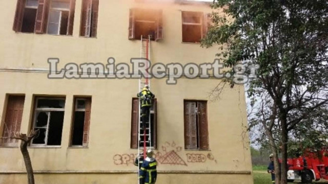 Λαμία: «Εγκλωβισμένοι» σε κτίριο που «κατέρρευσε» (pics)