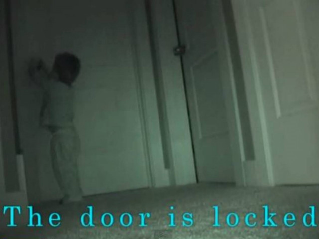 Απίθανο βίντεο: 2χρονος διαρρήκτης κλέβει τα παιχνίδια της αδερφής του