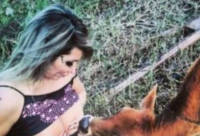 Σάλος στα social media με το μοντέλο από την Βραζιλία που θηλάζει ζώα!