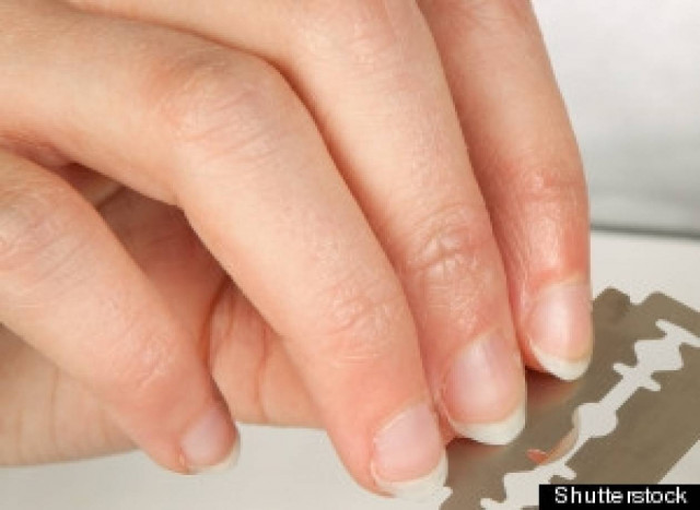 ΣΟΚ: Σχολείο μοίρασε σε μαθητές ξυραφάκια για να αυτοτραυματιστούν!