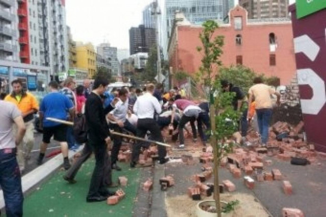 Τραγωδία: 19χρονη καταπλακώθηκε από τοίχο και παλεύει για τη ζωή της